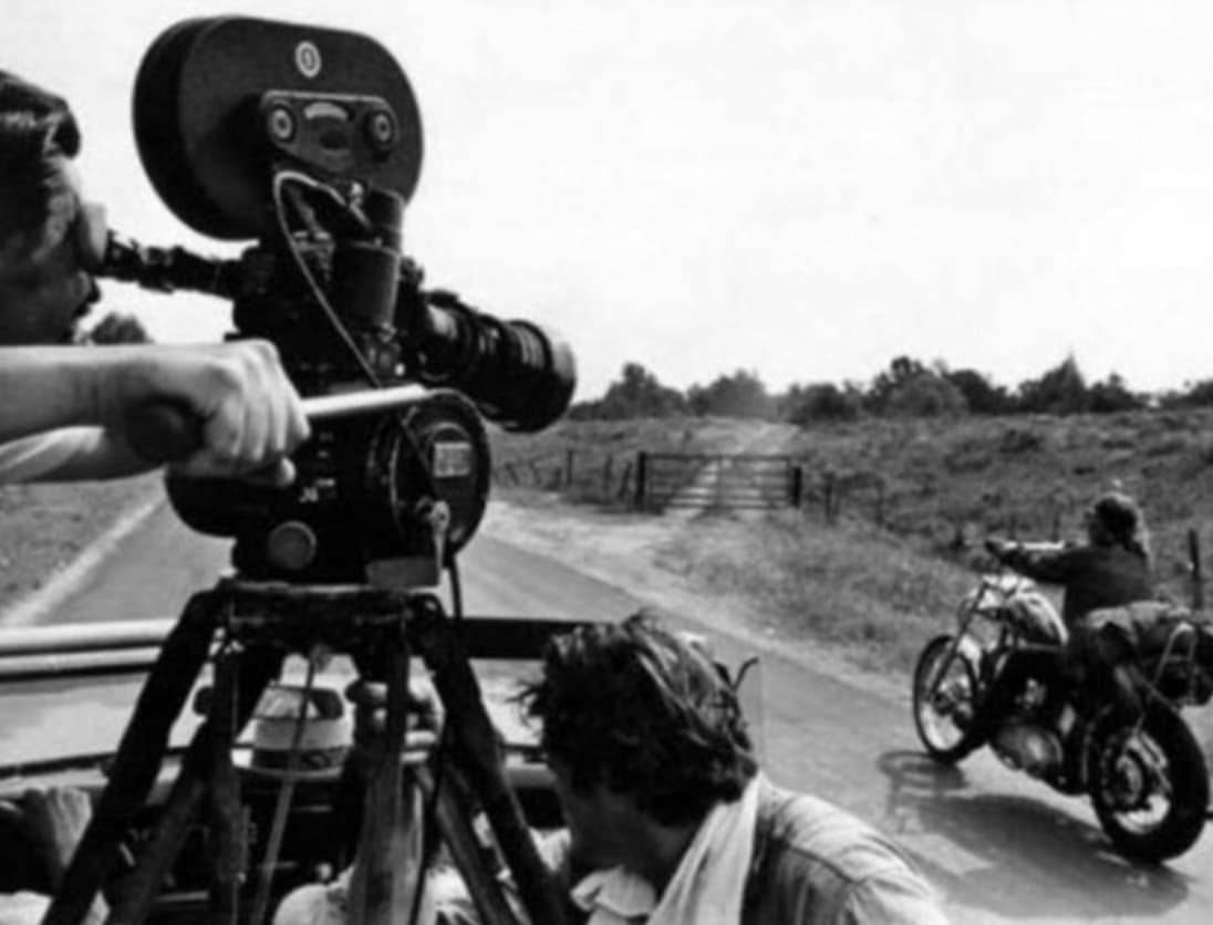 22 Cool Behind-the-Scenes Pics From the 1960’s Classic ‘Easy Rider’